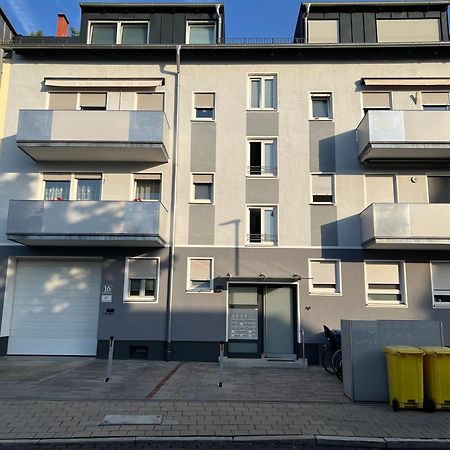 Grosse Gemuetliche Ferienwohnung Mit Klimaanlage, Parkplatz Inklusive Top ! Fürth Eksteriør bilde